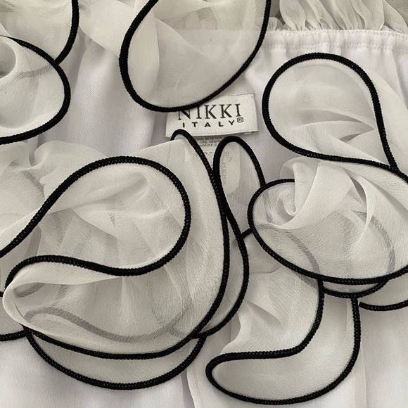 Nikki Italy women's white Sleeveless blouse, size 7(M) Crinkle Ruffles boho - Picture 10 of 15